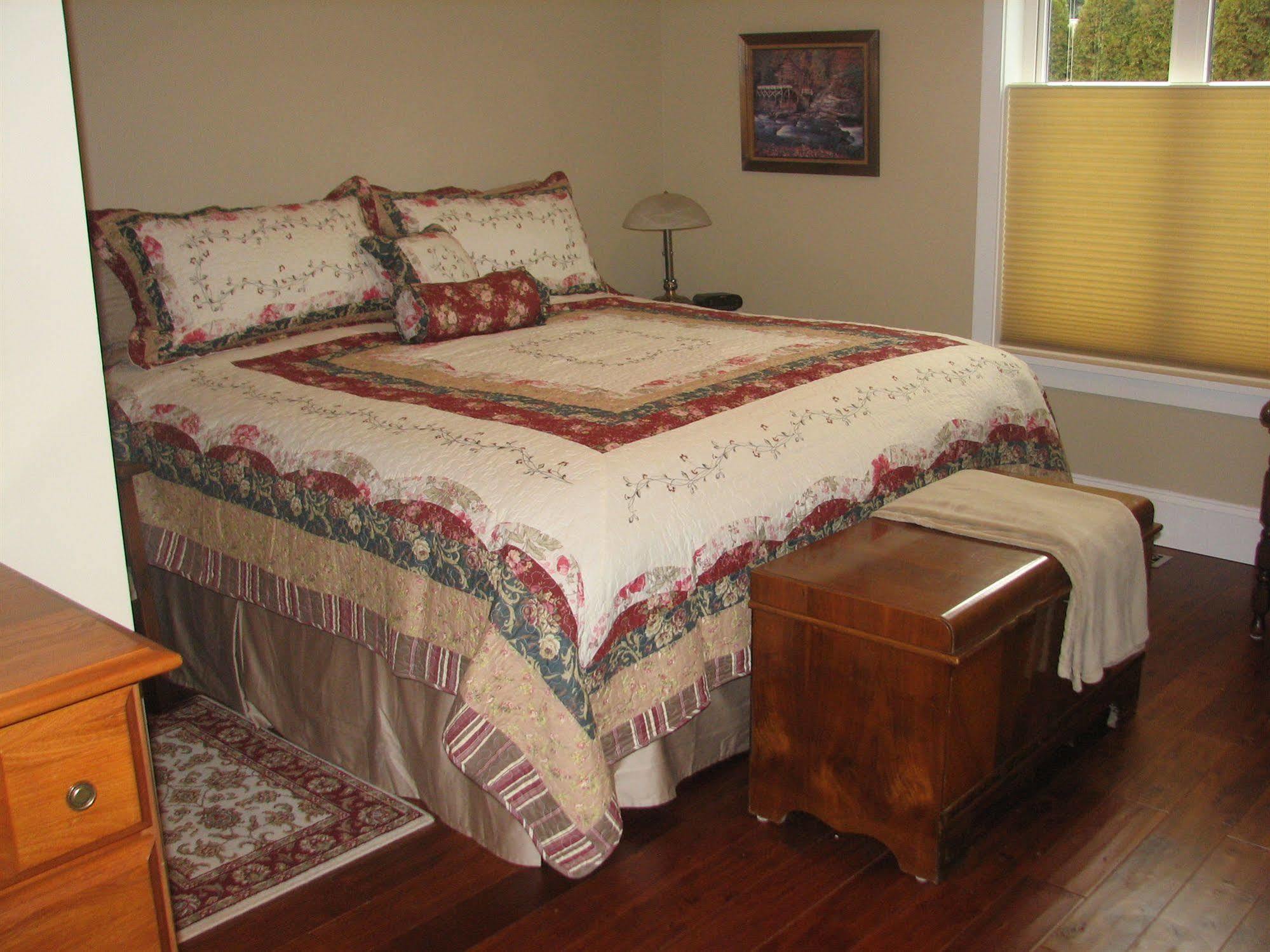 Chesterfield Inn เคโลว์นา ภายนอก รูปภาพ